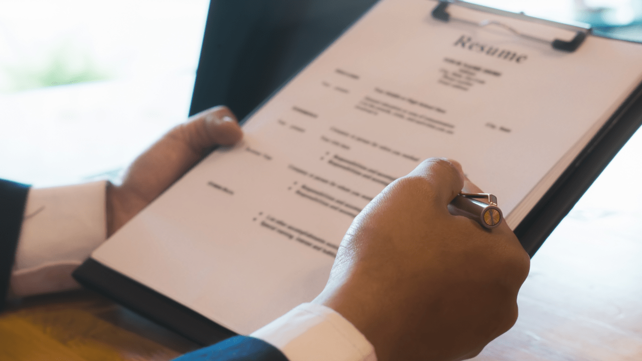 How to Write a CV Effectively – 7 Tips